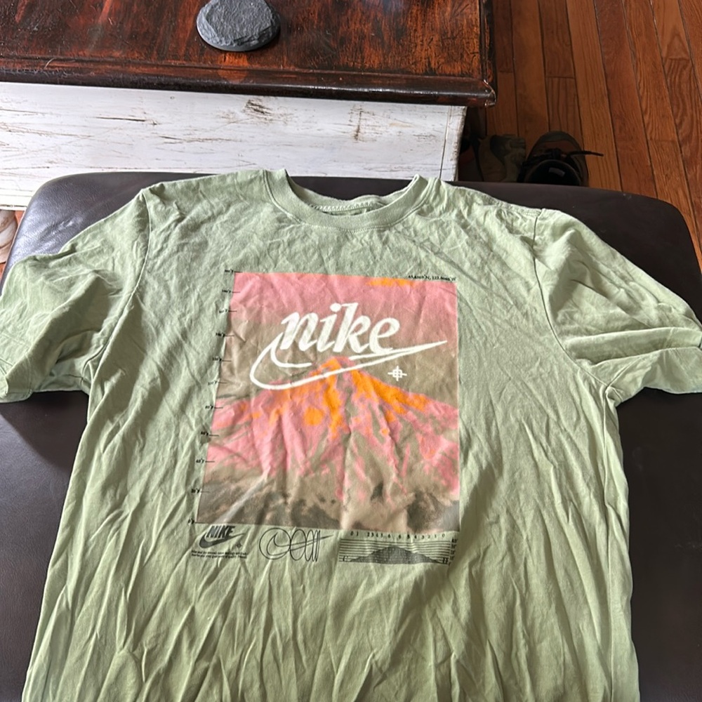 Nike men’s medium t shirt